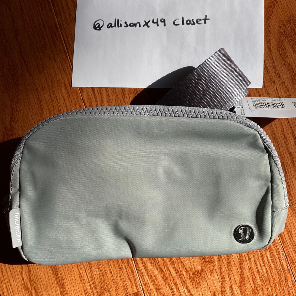 LAST ONE Silver Drop Everywhere Belt Bag lululemon - Picture 4 of 8